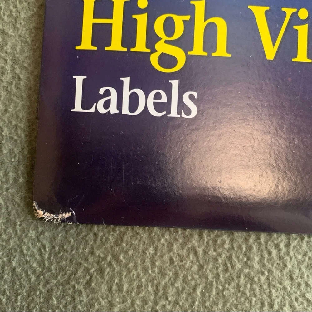NIP Avery white high visibility labels. 600 labels, 25 sheets. 1 2/3” diameter.